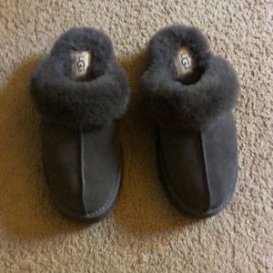 PERFECT CHRISTMAS GIFT!! Brand new never worn Uggs women size 7